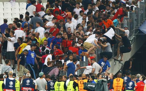 激情四溢：过往欧洲杯赛场上的火爆冲突